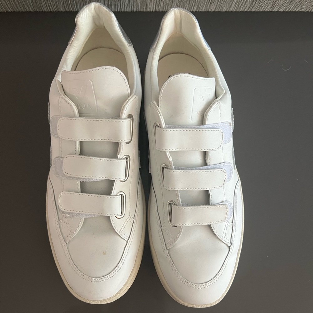 Veja Recife Women’s leather logo sneaker size 42 (US11)